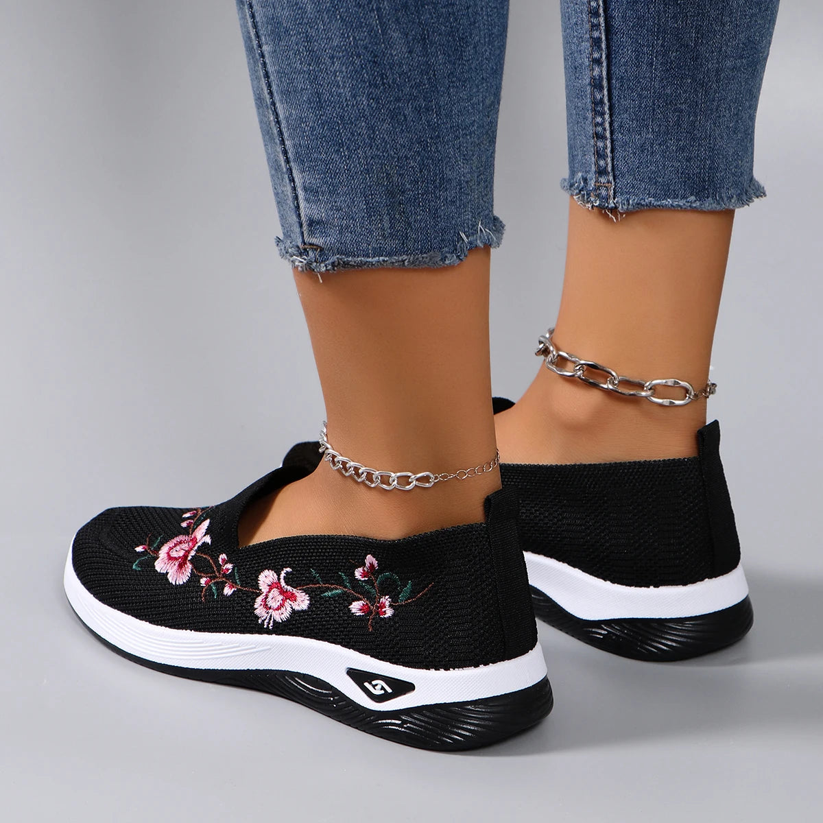 Women’s Breathable Lightweight Non-Slip Sports Shoes