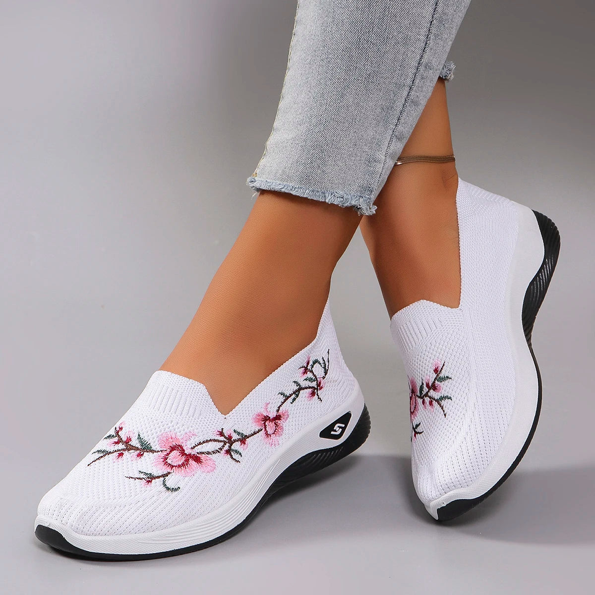 Women’s Breathable Lightweight Non-Slip Sports Shoes