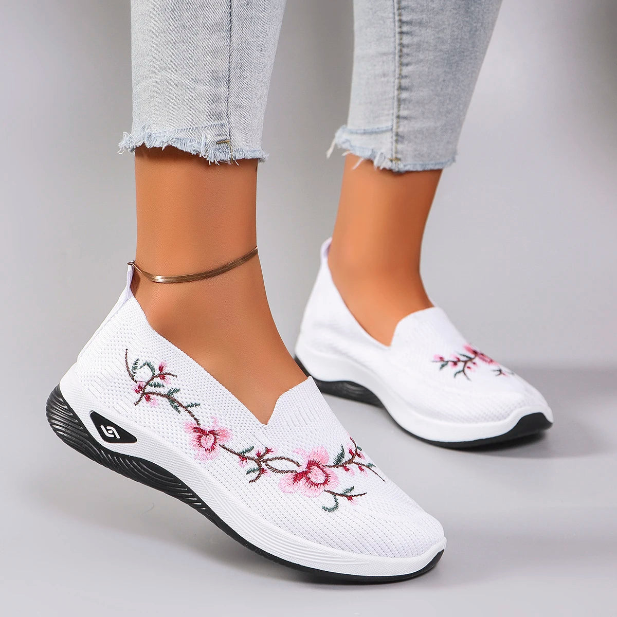 Women’s Breathable Lightweight Non-Slip Sports Shoes