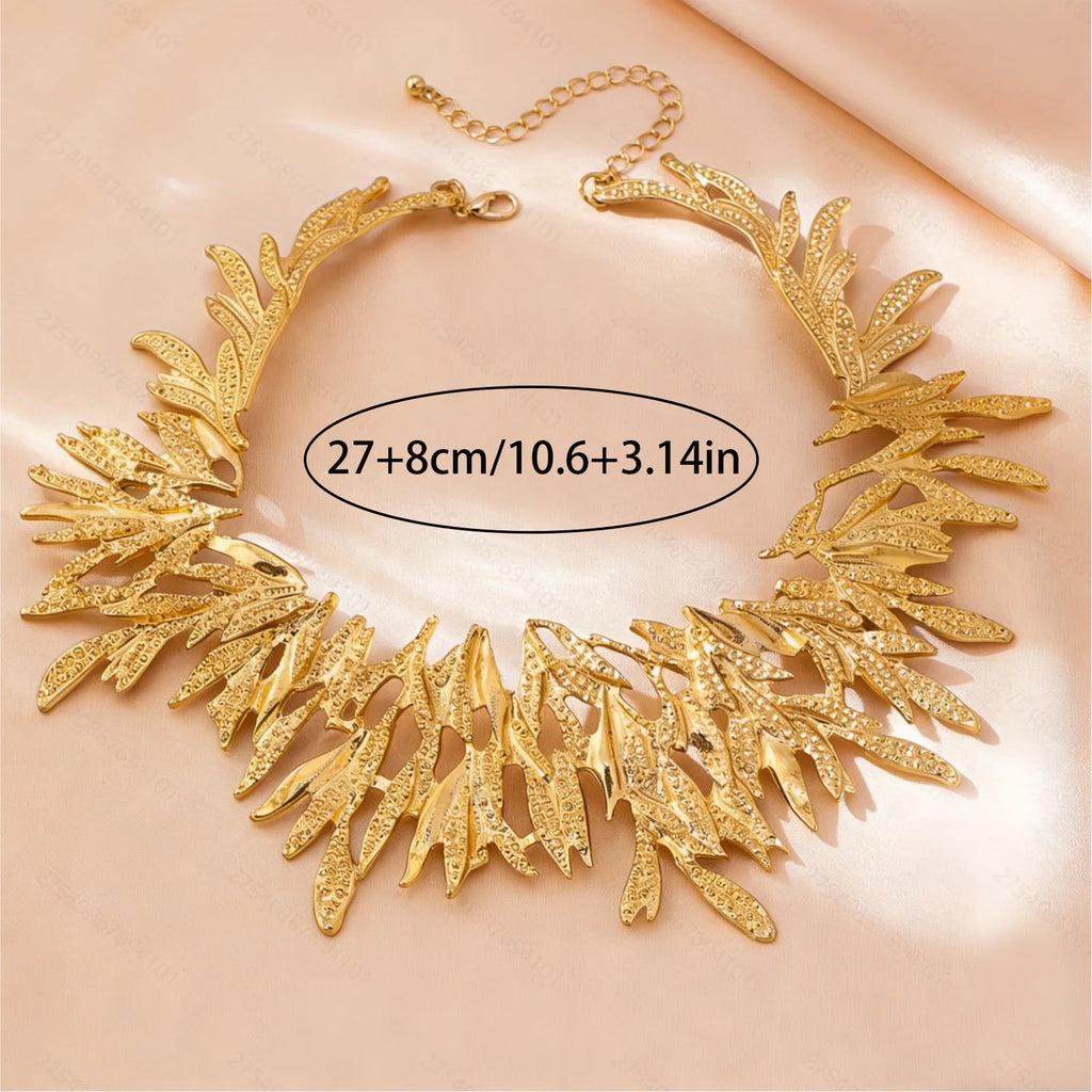 A Charming, Versatile, Exaggerated Women's Metal Choker