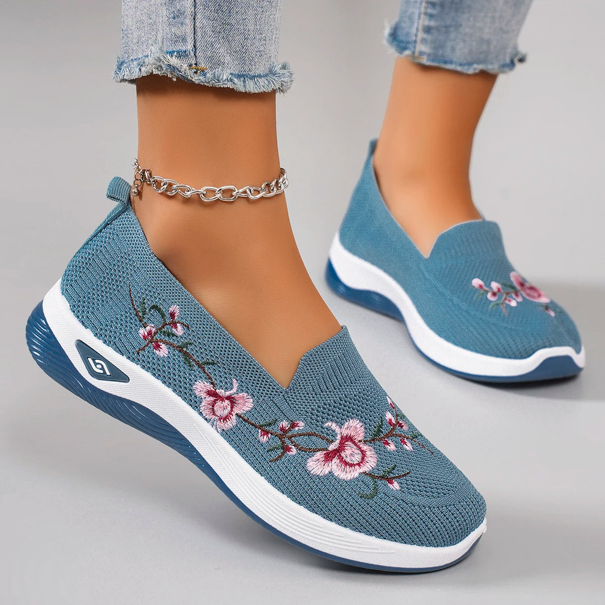 Women’s Breathable Lightweight Non-Slip Sports Shoes