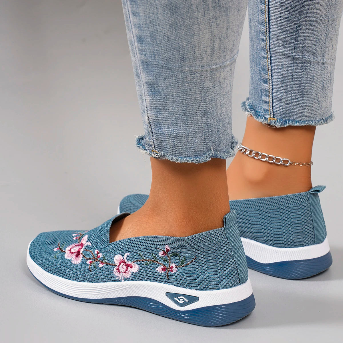 Women’s Breathable Lightweight Non-Slip Sports Shoes