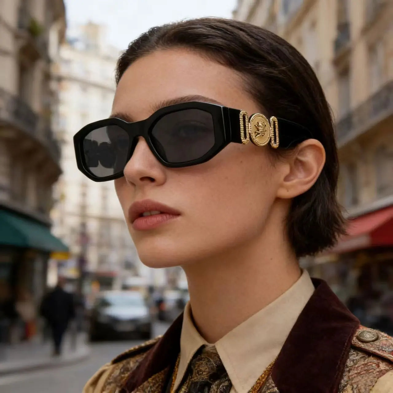 Classic Oval Shaped Gold Black Sunglasses