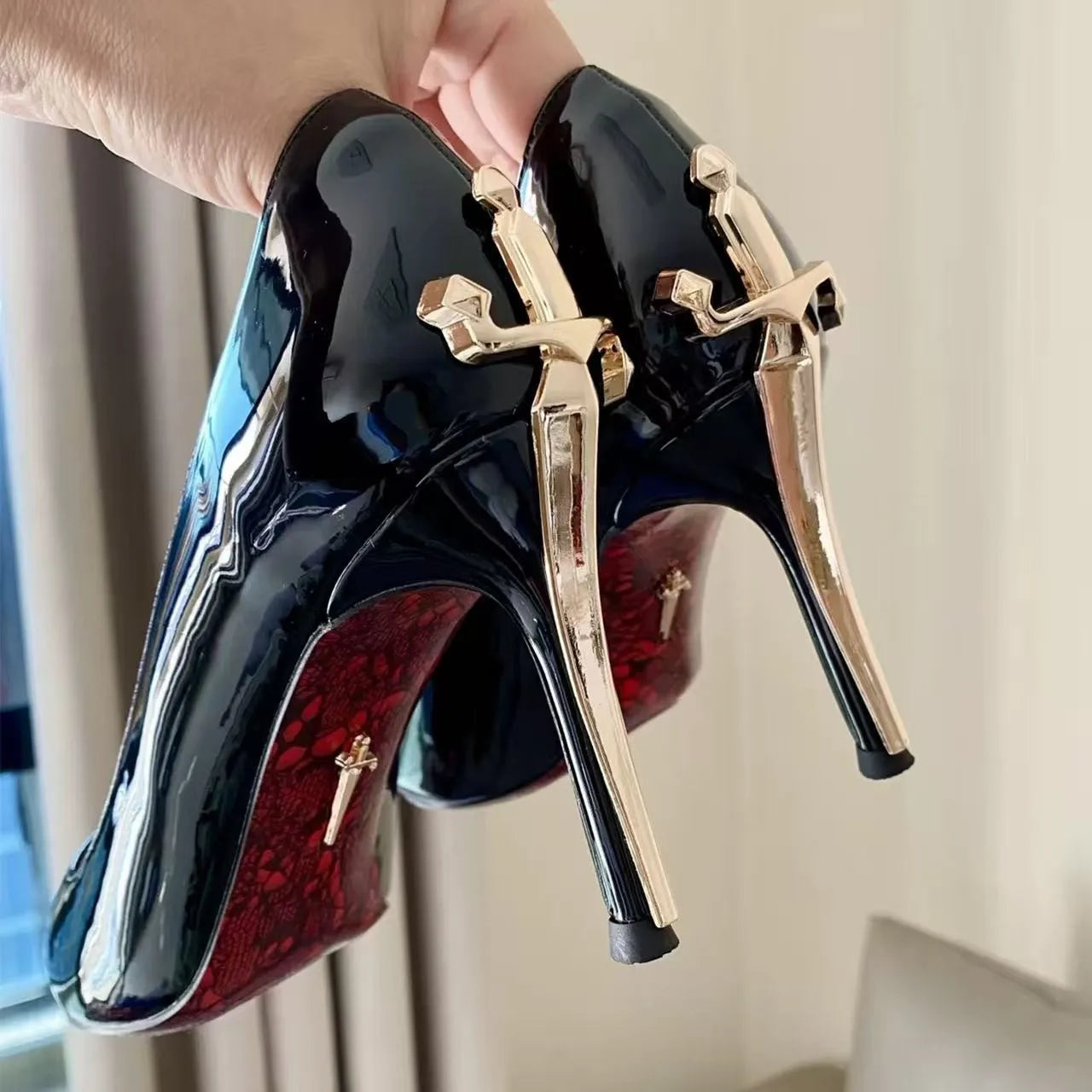 High Heels Pointed Toe With Sharp Gold Accent