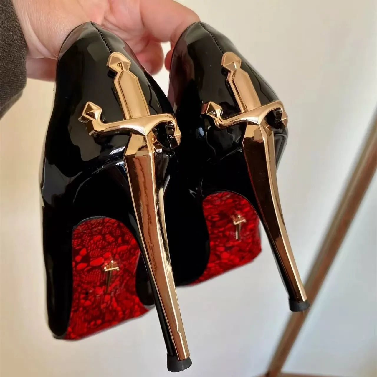 High Heels Pointed Toe With Sharp Gold Accent