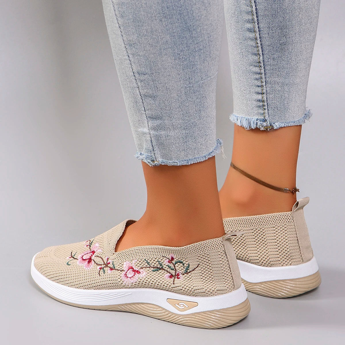 Women’s Breathable Lightweight Non-Slip Sports Shoes