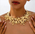 A Charming, Versatile, Exaggerated Women's Metal Choker