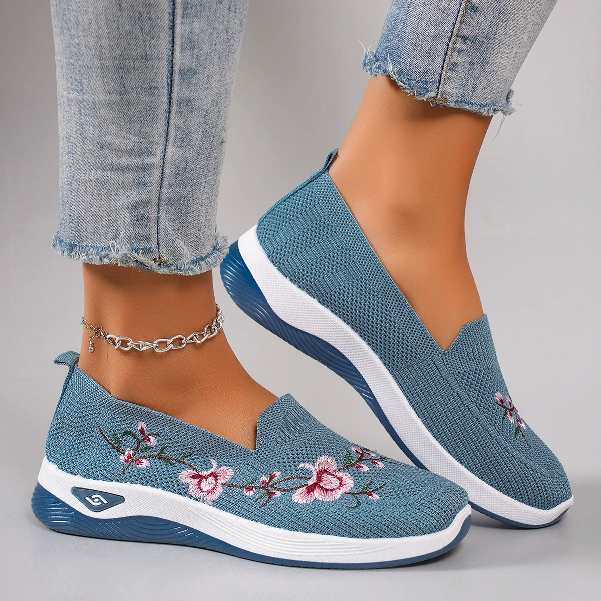 Women’s Breathable Lightweight Non-Slip Sports Shoes