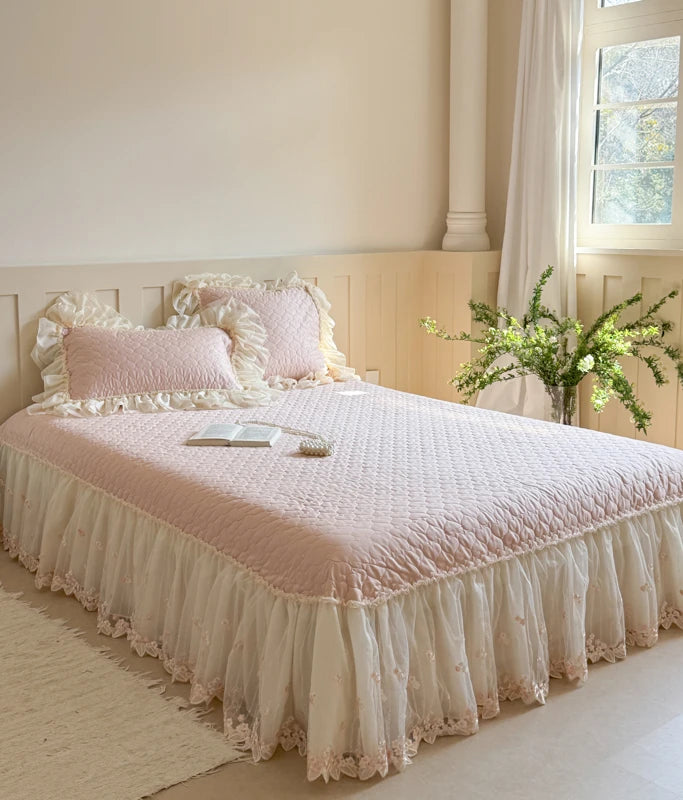 Elegant White/Pink Lace Ruffle Egyptian Cotton Bedding Set