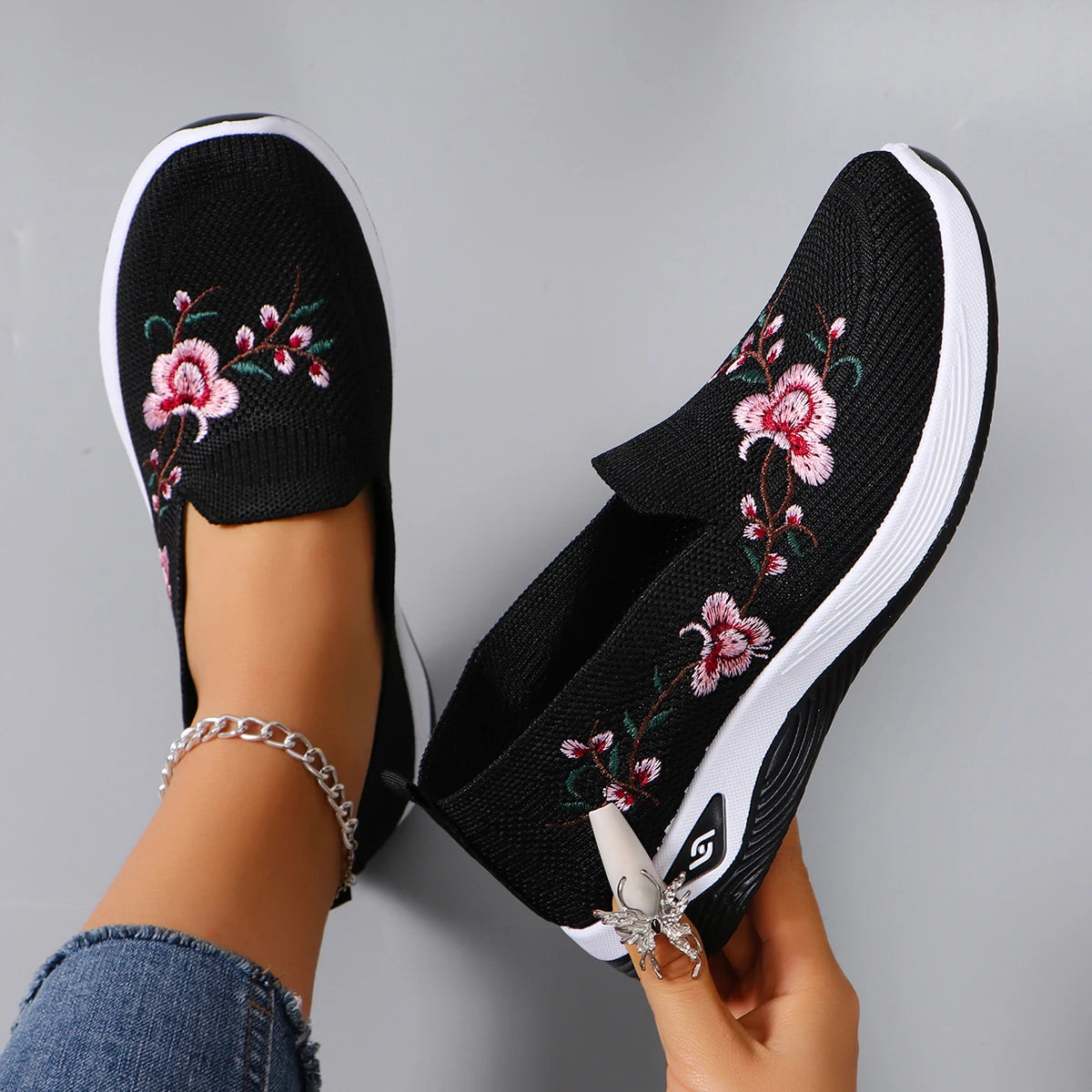 Women’s Breathable Lightweight Non-Slip Sports Shoes