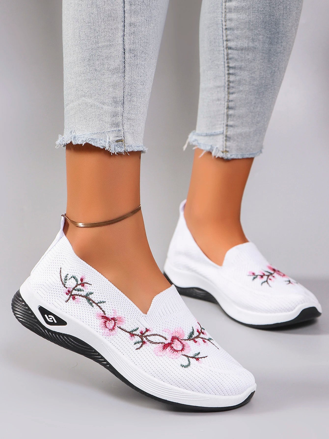 Women’s Breathable Lightweight Non-Slip Sports Shoes