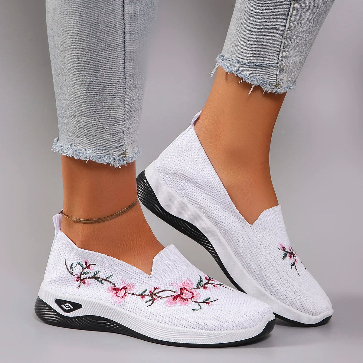 Women’s Breathable Lightweight Non-Slip Sports Shoes